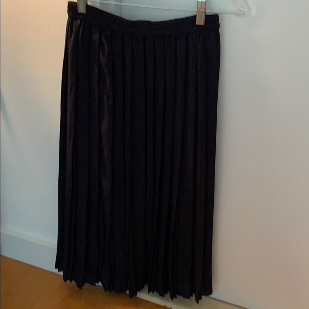 Uniqlo pleated skirt